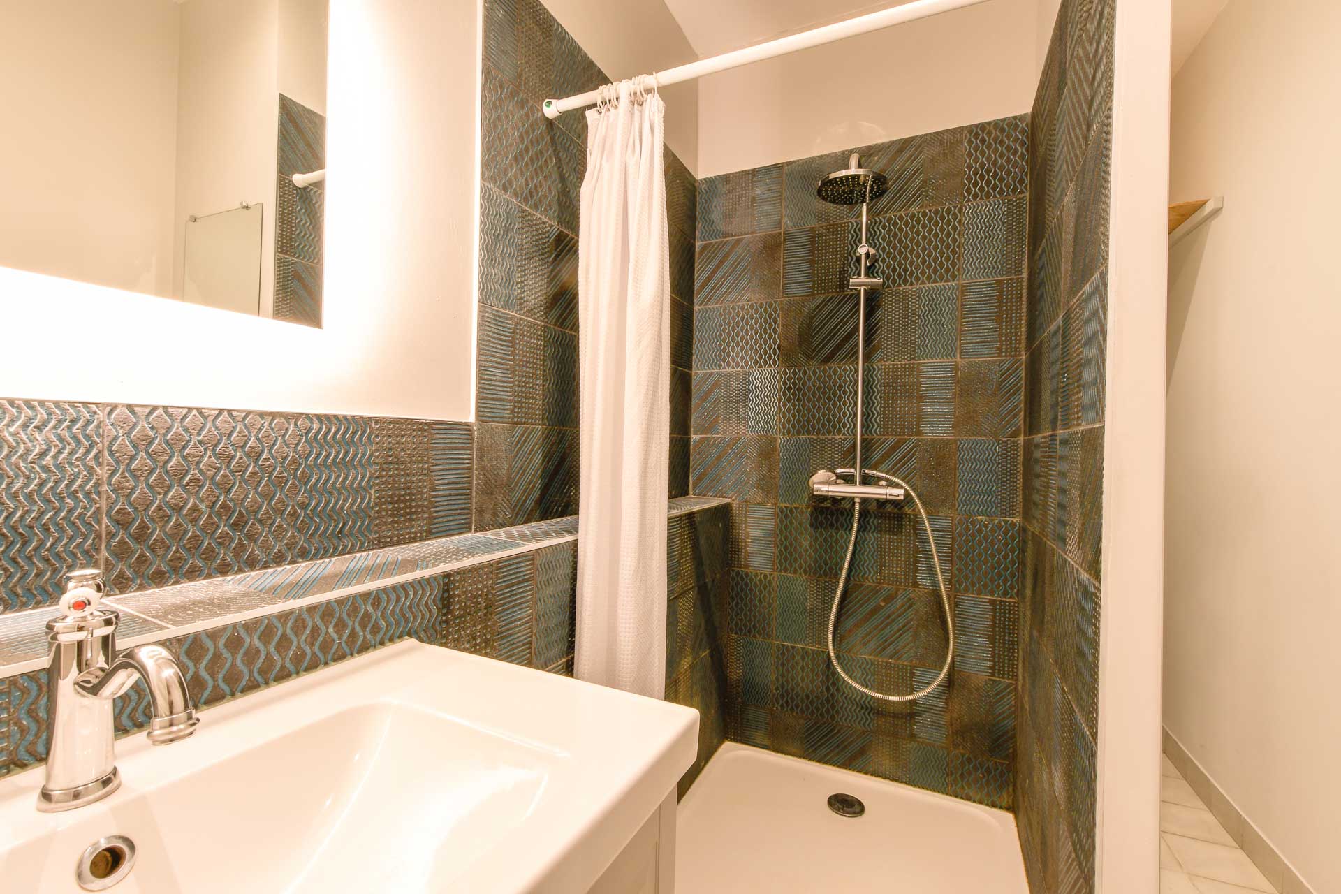 Salle de bain partagée Cerisier et Olivier